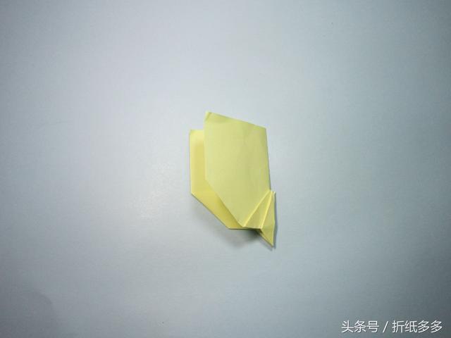 简单易学的纸飞机做法及小窍门，怎么做简单的纸飞机方法（2分钟学会简单的纸飞机折纸教程）