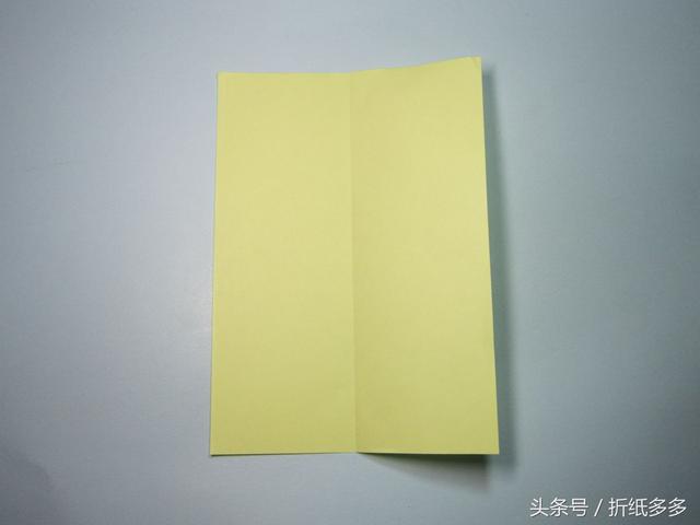 简单易学的纸飞机做法及小窍门，怎么做简单的纸飞机方法（2分钟学会简单的纸飞机折纸教程）