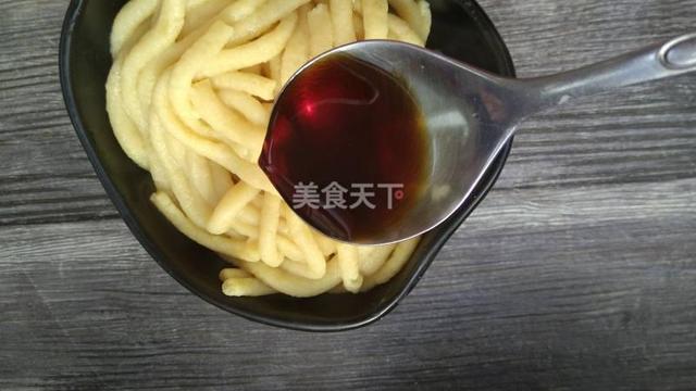 玉米面条怎么做，玉米面条怎么做好吃简单的做法（吃点粗粮来消灭你的节日脂肪吧）