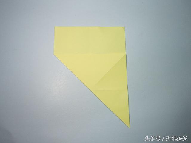 简单易学的纸飞机做法及小窍门，怎么做简单的纸飞机方法（2分钟学会简单的纸飞机折纸教程）