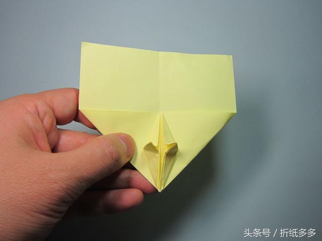 简单易学的纸飞机做法及小窍门，怎么做简单的纸飞机方法（2分钟学会简单的纸飞机折纸教程）
