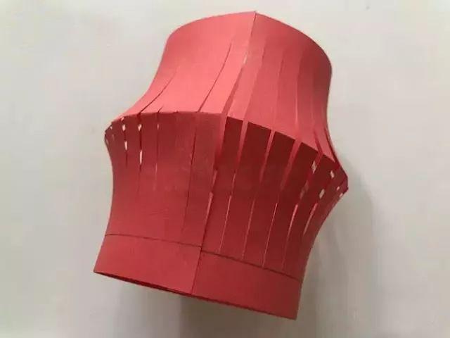 废旧纸杯再利用——灯笼的制作，废物利用纸杯手工制作大全灯笼（美美的纸艺小灯笼~）
