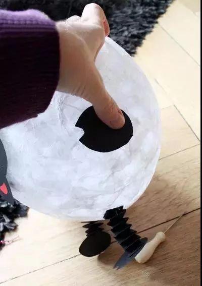 废旧纸杯再利用——灯笼的制作，废物利用纸杯手工制作大全灯笼（美美的纸艺小灯笼~）