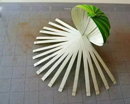 废旧纸杯再利用——灯笼的制作，废物利用纸杯手工制作大全灯笼（美美的纸艺小灯笼~）