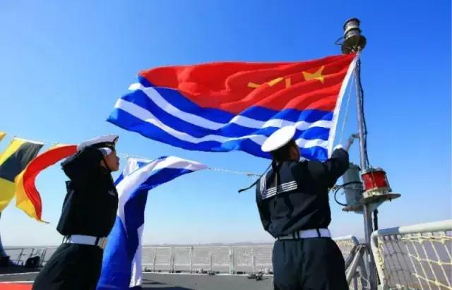 跨立的动作要领间隔多少厘米，跨立的动作标准（海军的这些礼仪常识）