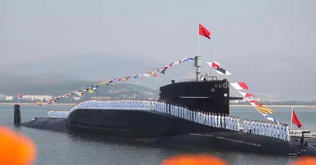 跨立的动作要领间隔多少厘米，跨立的动作标准（海军的这些礼仪常识）