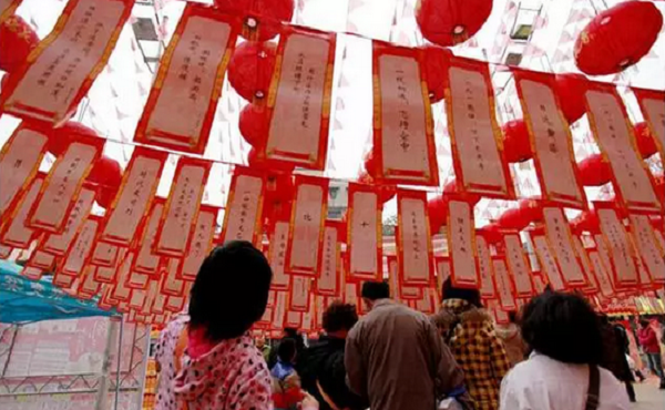 赤兔打一字，赤兔打一成语（元宵佳节最有趣的莫过于猜灯谜了）