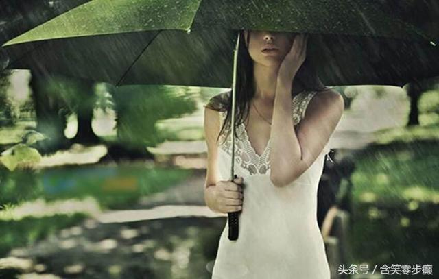 见人就笑猜一字，猜一字谜语（脑筋急转弯：痞子得满分）