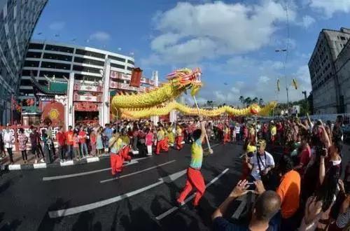 文莱在哪里，文莱在中国的哪个位置（超高福利的亚太首富——文莱）