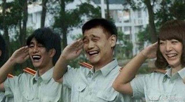 见人就笑猜一字，猜一字谜语（脑筋急转弯：痞子得满分）