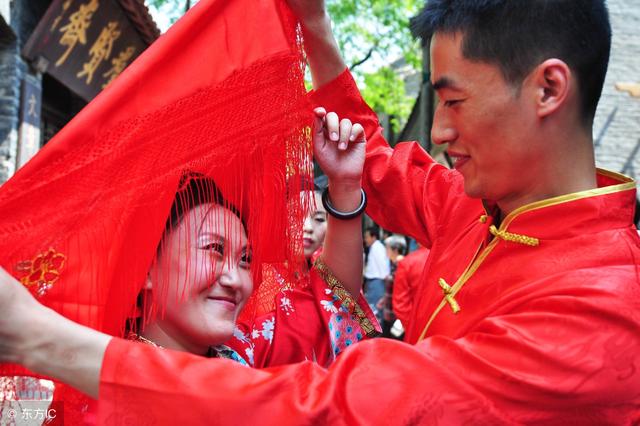 份子钱是什么意思，吃席是什么意思（为什么现在中国结婚随份子钱风俗越来越浓）