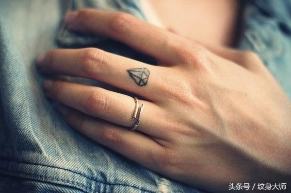 情侣纹身图案最新款，今年最流行的情侣纹身图案（纹身说-第27期）