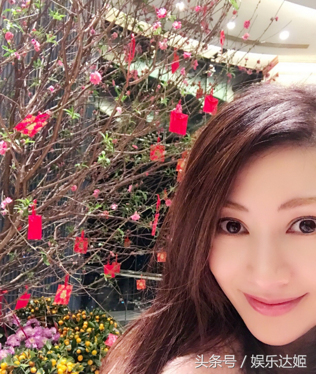 百亿富豪刘銮雄为何曾情迷蔡少芬，蔡少芬的旧照给出了答案