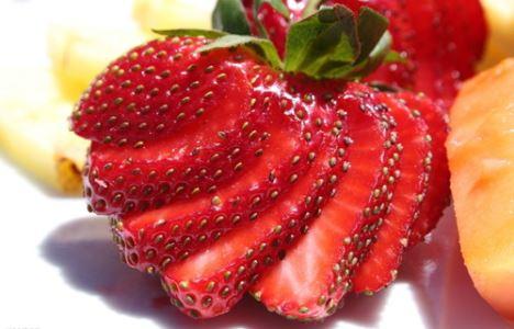 梦见摘草莓有什么意思，梦见摘草莓是什么预兆（孕妇梦见草莓是什么意思）