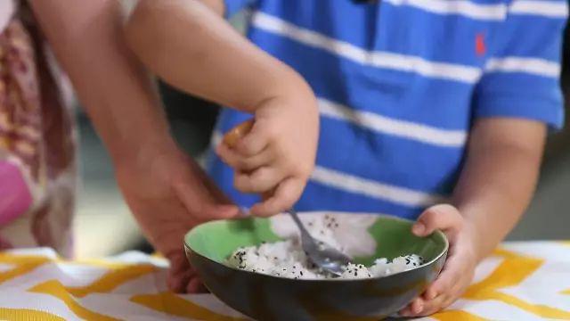 牛油果怎么做婴儿辅食，牛油果给宝宝做辅食的做法（辣妈教你如何做牛油果美食）