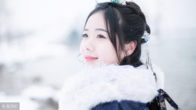 待到长发及腰时，诗歌|待到长发及腰时（“待我长发及腰”的原文出处和下一句）