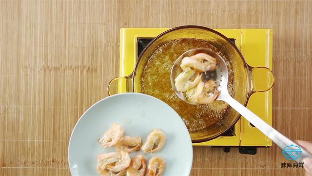 谁知道茶叶虾椒盐虾的做法，茶叶盐焗虾的做法（在家吃的国宴菜）