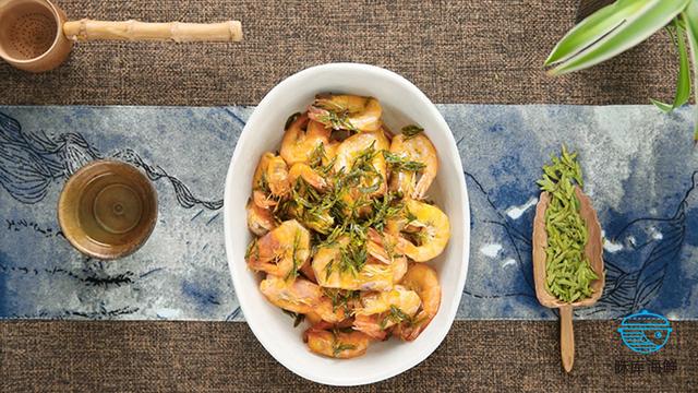 谁知道茶叶虾椒盐虾的做法，茶叶盐焗虾的做法（在家吃的国宴菜）