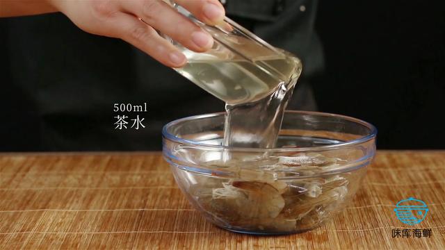 谁知道茶叶虾椒盐虾的做法，茶叶盐焗虾的做法（在家吃的国宴菜）