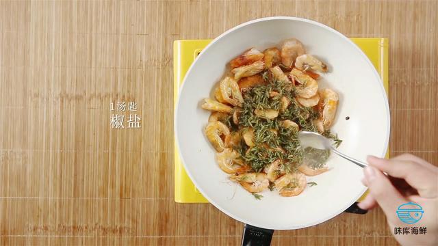谁知道茶叶虾椒盐虾的做法，茶叶盐焗虾的做法（在家吃的国宴菜）