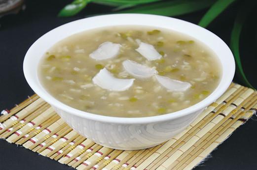 百合粥的做法和功效，百合莲子粥的做法（有清肺止咳功效可适量食用）