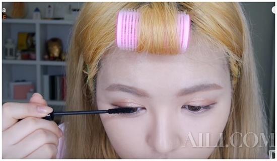 让睫毛保持卷翘的技巧，让睫毛保持卷翘的技巧是什么（5个终极密技让你刷出卷翘美睫）