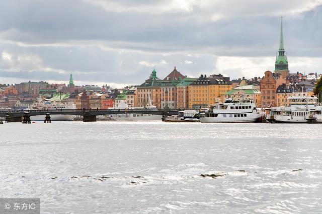 前行的路荆棘和鲜花并存文案，行走在旅途，鲜花和荆棘映衬