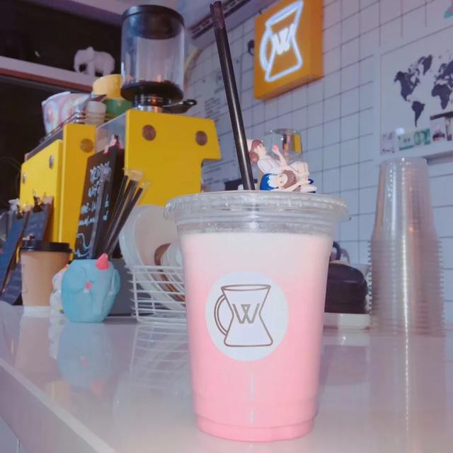 网红靠什么赚钱，网红靠什么赚钱的（揭秘~网红是怎么赚钱的！）