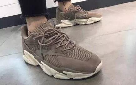 安踏和李宁哪个档次高，安踏和李宁品牌对比（为什么总感觉李宁的设计）