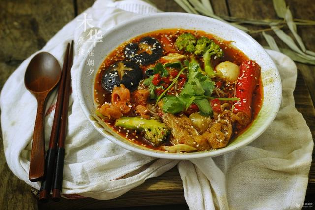 冒菜的做法及配方，成都冒菜的做法及配方（一个人在家也能做出好吃的冒菜）