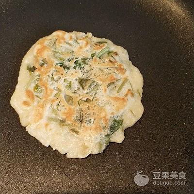 香椿鸡蛋饼的做法，香椿鸡蛋饼的做法大全窍门（香椿鸡蛋饼的做法窍门）