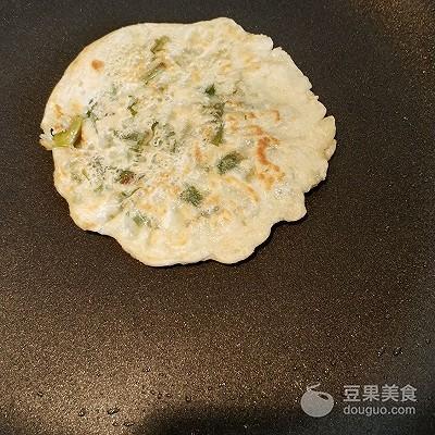 香椿鸡蛋饼的做法，香椿鸡蛋饼的做法大全窍门（香椿鸡蛋饼的做法窍门）