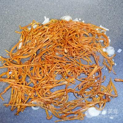 虫草花怎么做最好吃，小炒虫草花的做法