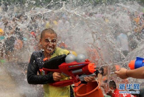 泼水节是哪个民族的节日，泼水节是哪个民族的（云南泼水节有什么传统活动）