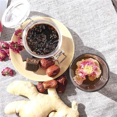 最简单姜茶应该怎么做，姜茶的简单做法（怎样煮出好喝又不太辣的姜茶）