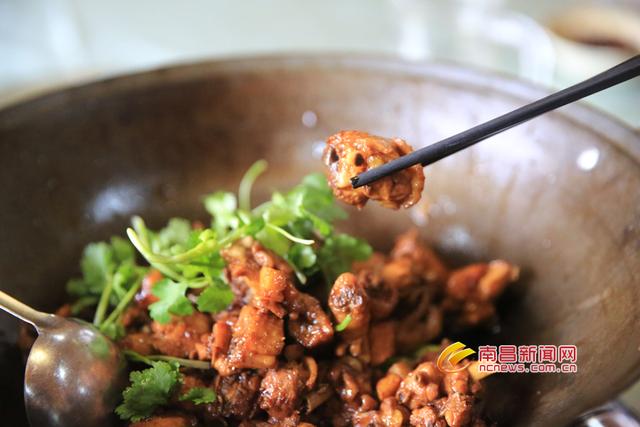 南昌最好的红烧菜，舌尖上的南昌土家菜——新建区红烧散养土鸡