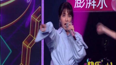 青春修炼手册歌词，青春修炼手册歌曲（蔡依林现场唱《青春修炼手册》青春洋溢嗨翻全场）