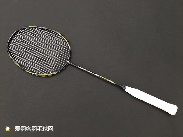 波力羽毛球拍特点以及详情介绍，羽毛球波浪拍（凌厉而不失灵活——艾迪宝WOVEN99测评）