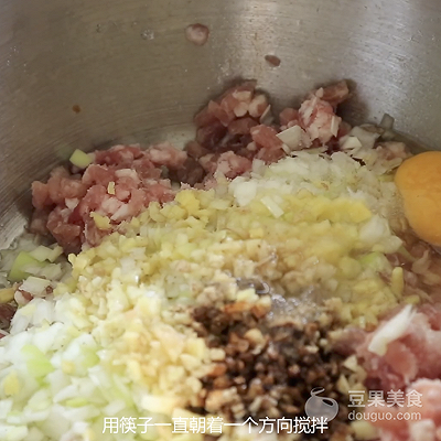 茴香肉丁包子最正宗的做法，茴香肉包子怎么做（老妈多年经验总结出的蒸包子松软不塌陷）