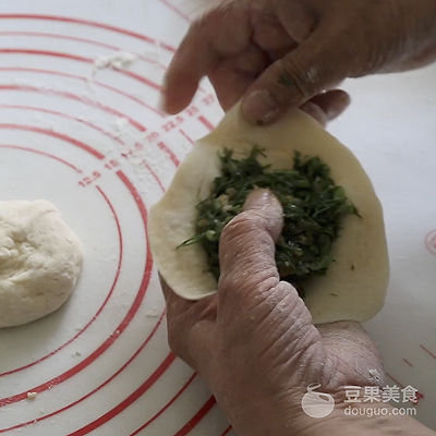 茴香肉丁包子最正宗的做法，茴香肉包子怎么做（老妈多年经验总结出的蒸包子松软不塌陷）