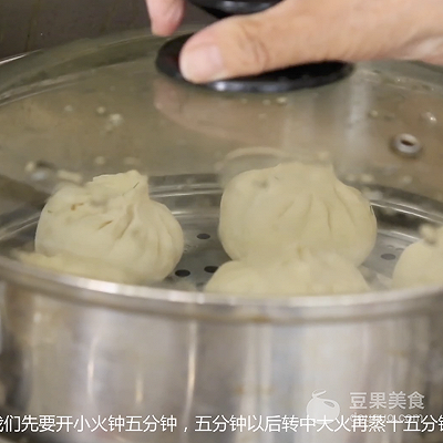 茴香肉丁包子最正宗的做法，茴香肉包子怎么做（老妈多年经验总结出的蒸包子松软不塌陷）