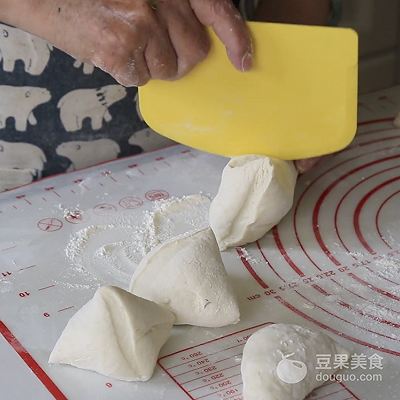 茴香肉丁包子最正宗的做法，茴香肉包子怎么做（老妈多年经验总结出的蒸包子松软不塌陷）