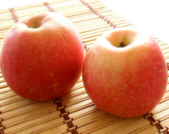 孕妇脸干怎么补水，冬天怀孕脸脱皮擦什么好（又不能使用护肤品）