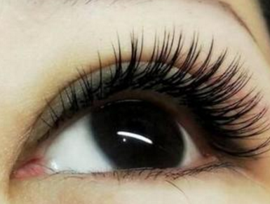 接睫毛有什么好处和坏处，接睫毛有啥坏处（种植睫毛的副作用有哪些）