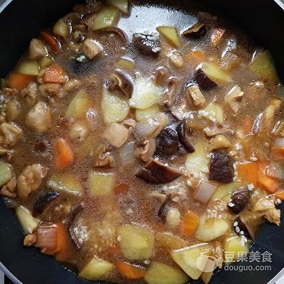 网红香菇焖饭的做法，电饭锅焖香菇（香菇鸡肉焖饭—超好吃的懒人饭）