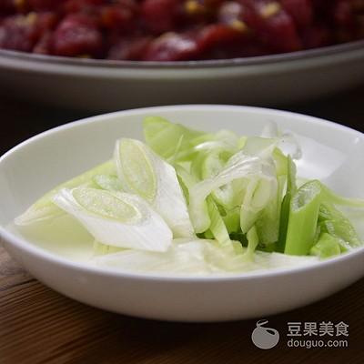 孜然牛肉最正宗做法，孜然牛肉的做法