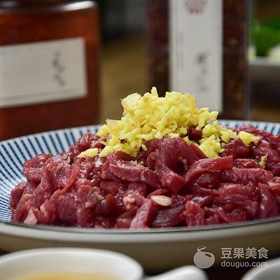 孜然牛肉最正宗做法，孜然牛肉的做法