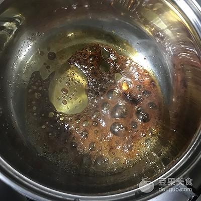 煮焦糖奶茶的正确方法，做焦糖奶茶要放水吗（焦糖奶茶的做法）