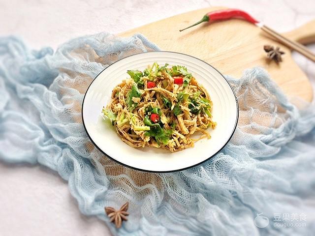 凉拌鸡丝的做法，凉拌鸡的制作方法和配料窍门（万用凉拌汁：凉拌鸡丝）