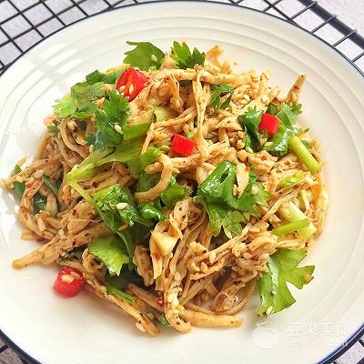 凉拌鸡丝的做法，凉拌鸡的制作方法和配料窍门（万用凉拌汁：凉拌鸡丝）